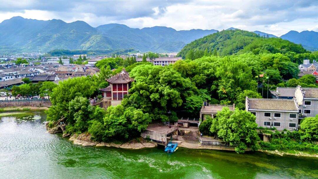 摄图网_501100278_航拍浙江溪口古镇风光(企业商用).jpg