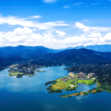 喜迎国庆898·徽州4钻阿尔卡迪亚精品酒店3日纯玩·5A水墨宏村鱼灯巡游·太平湖含游船·翡翠谷洞天湾含门票·大牌景点当地导游服务~
