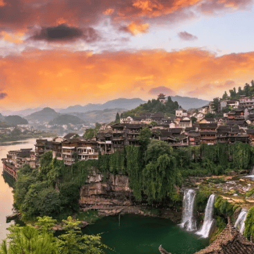 2026【遇见湘西】韶山+凤凰+芙蓉镇+红石林+黄龙洞+天子山+天门山双卧7日,全景纯玩双卧7日游,特别安排红石林景区!